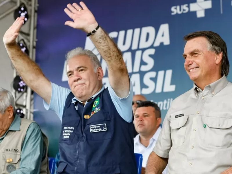 Ministro da Saúde Marcelo Queiroga ao lado de Bolsonaro. Foto: Alan Santos/PR